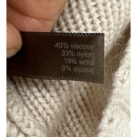 The Limites Ombre Knit Pullover Sweater - Picture 7 of 10